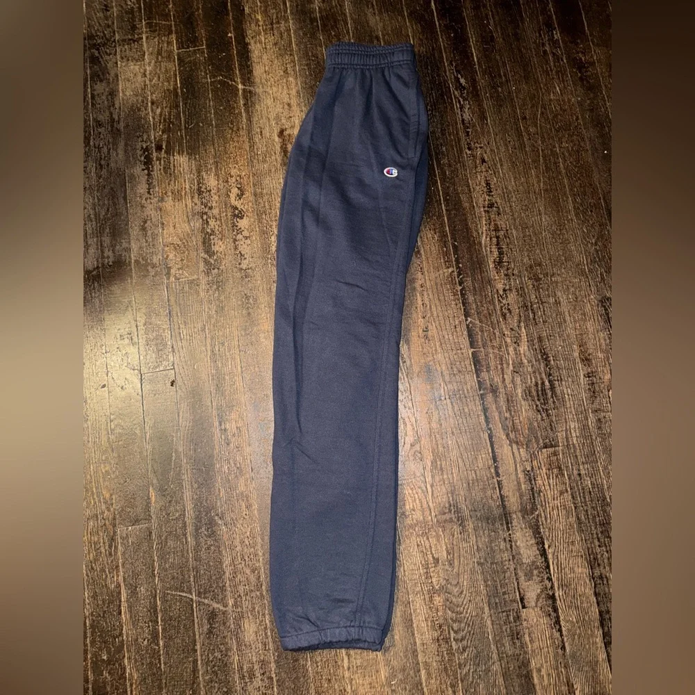Champion sweatpants Navy. Used, good condition. Size small - Picture 2 of 3